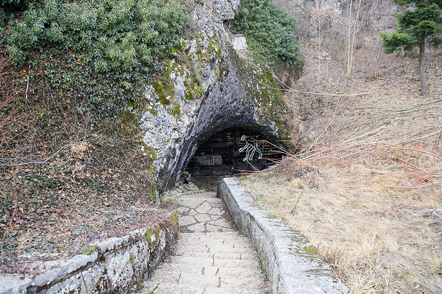 Peștera Măgura